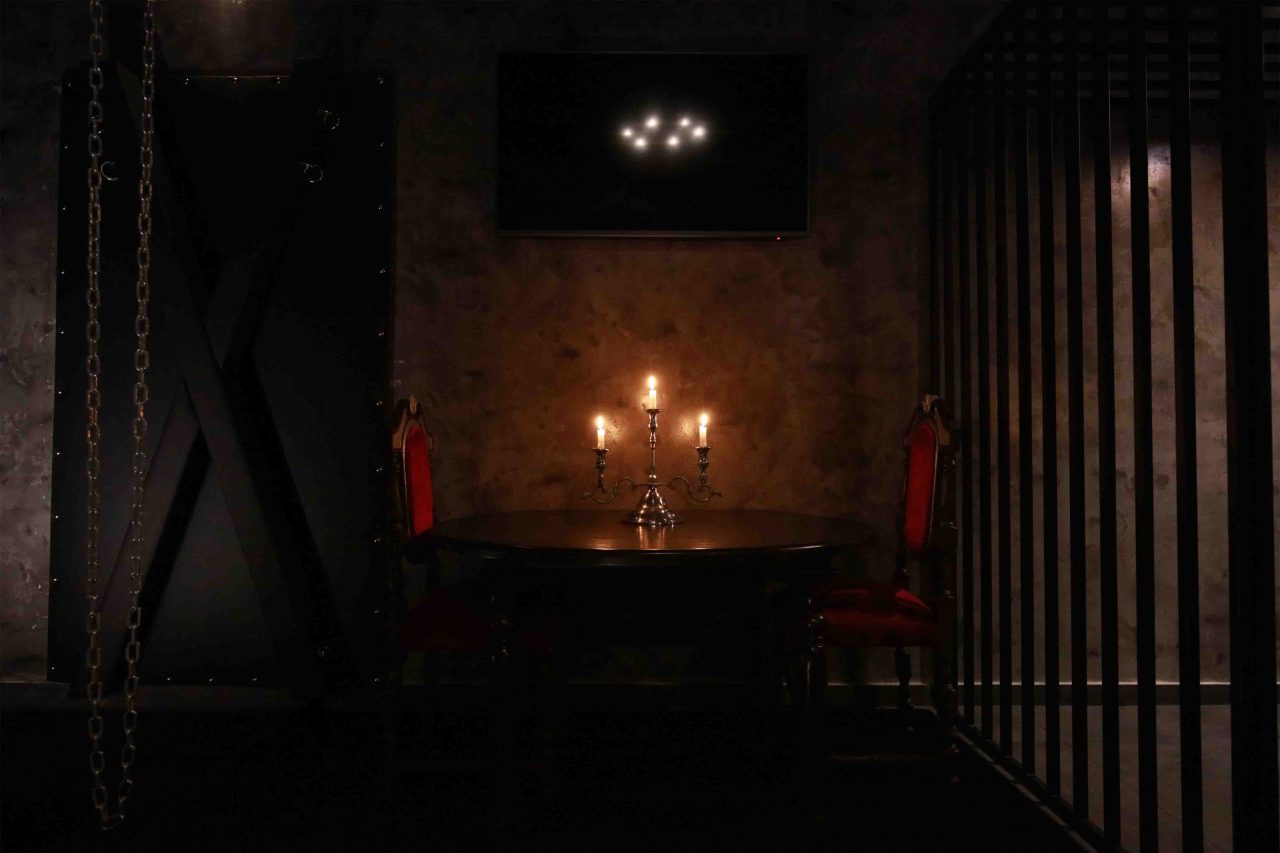 Castle De Paris - Experienced Rooms-Black Orchid-7