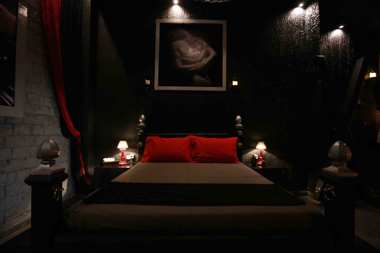 Castle De Paris-Experienced Rooms-Red Velvet 1-3
